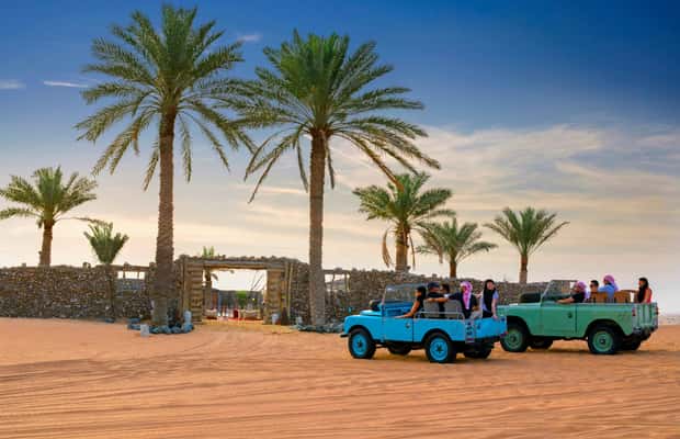 サプライヤーによってアップロードされた、ドバイのドバイ：ヴィンテージ ランドローバーでディナー付きのヘリテージ サファリの画像#1