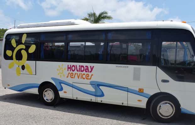 imagem n.1 de Montego Bay: Traslado de autocarro do aeroporto MBJ para os hotéis atividade em Montego Bay, carregada pelo fornecedor