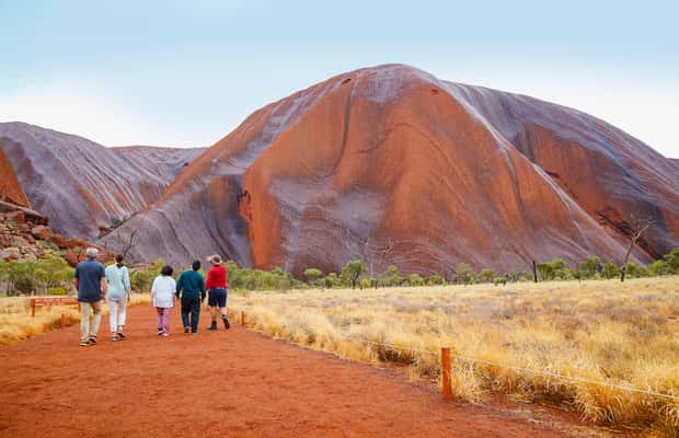 Image N°1 de Uluru : visite guidée à pied au lever du soleil avec petit déjeuner léger activité à Territoire du Nord, Australie, publiée par le prestataire