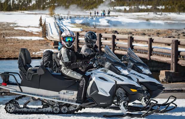 bilde nr.1 av Jackson: Snøscootertur til Old Faithful i Yellowstone aktivitet i Wyoming, lastet opp av leverandør