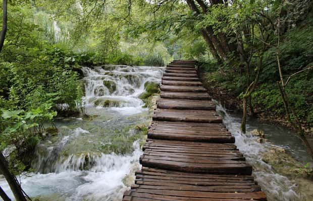 imagem n.1 de De Zagreb a Split: excursão privada aos lagos Plitvice e Rastoke atividade em Slunj, carregada pelo fornecedor