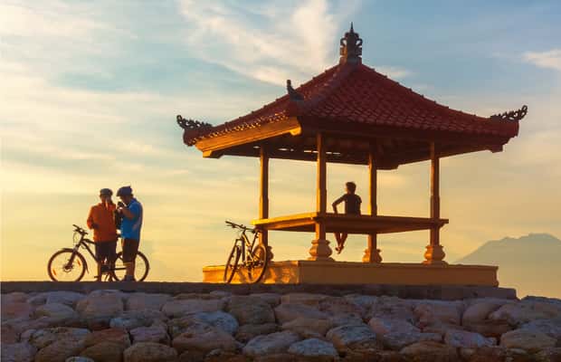 imagem n.1 de Sanur: excursão de bicicleta ao nascer do sol na praia de meio dia atividade em Dempassar, carregada pelo fornecedor