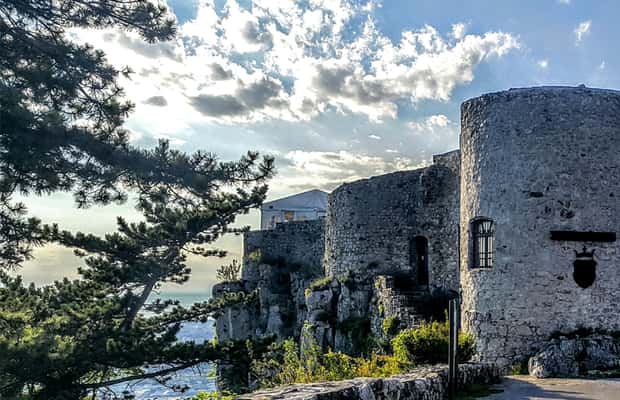 imagem n.1 de De Koper: excursão de meio dia às aldeias e tradições atividade em Hrastovlje, carregada pelo fornecedor