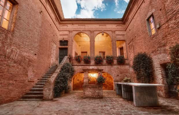 imagem n.1 de Montalcino: Degustação de vinho Brunello e almoço em um castelo da Toscana atividade em Montalcino, carregada pelo fornecedor
