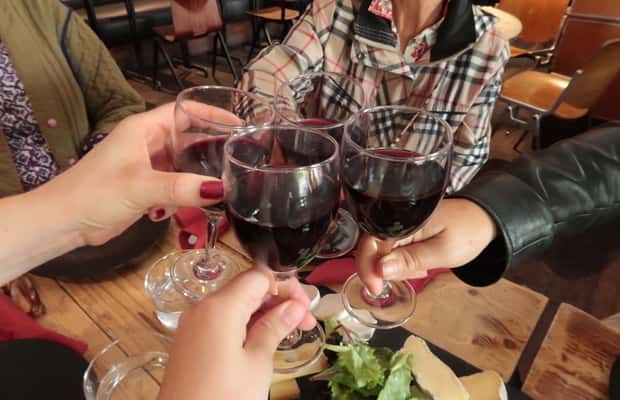 Immagine nº 1 di Parigi: Tour gastronomico a piedi di Belleville di 3 ore con un abitante del posto attività a Parigi, caricata dal fornitore