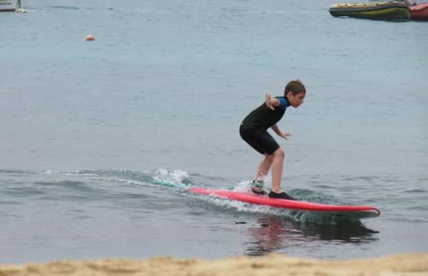 imagem n.1 de Sal: Aula de Surf atividade em Santa Maria, Cabo Verde, carregada pelo fornecedor