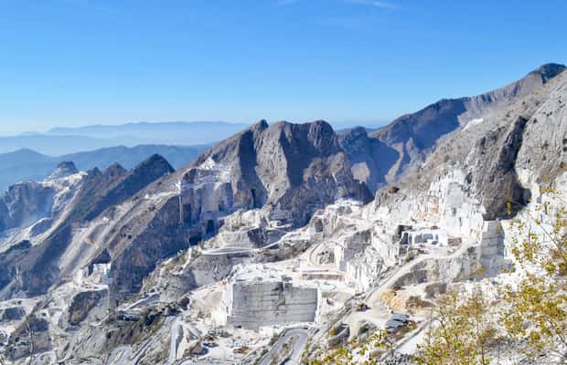 Immagine nº 1 di Dalla Toscana a Carrara: tour delle cave di marmo in jeep attività a Colonnata, caricata dal fornitore