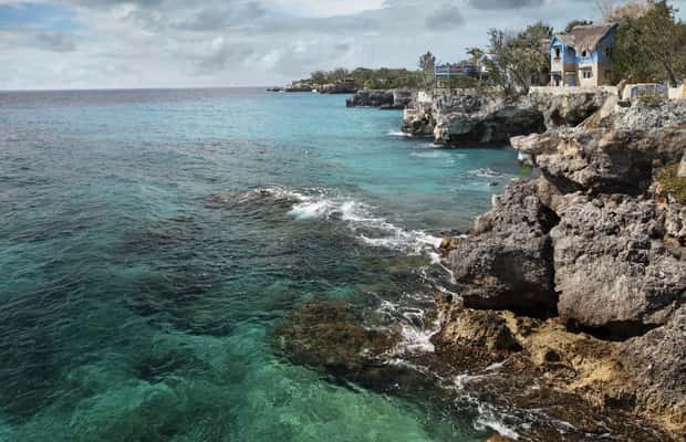 imagem n.1 de De Kingston: Transfer partilhado de ida para Negril atividade em Kingston, Jamaica, carregada pelo fornecedor
