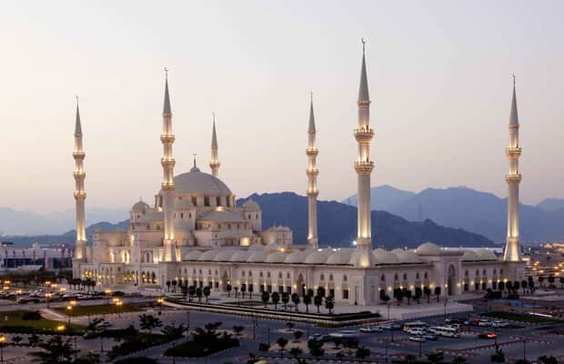 imagem n.1 de Dubai: Mesquita Sheikh Zayed, Fujairah e Khorfakkan Tour atividade em Fujairah, carregada pelo fornecedor