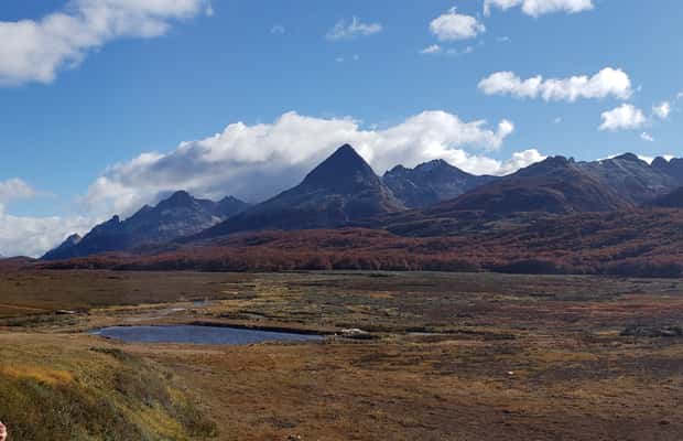 imagem n.1 de De Ushuaia: Tour particular ao Lago Fagnano em veículo com tração nas quatro rodas atividade em Terra do Fogo, carregada pelo fornecedor