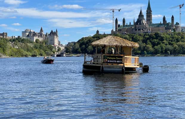 imagem n.1 de Ottawa: Cruzeiro Tiki Bar Flutuante no Rio Ottawa atividade em Província de Quebec, carregada pelo fornecedor