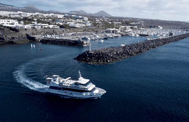 Bild Nr. 1 von Lanzarote: Puerto del Carmen & Puerto Calero Bootstransfer Aktivität in Puerto Calero, hochgeladen vom Anbieter