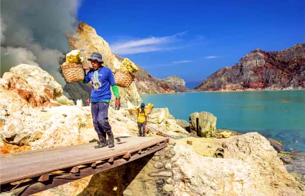 image n.1 of From Bali or Banyuwangi: Ijen Crater Sunrise Hike activity in Java, uploaded by supplier