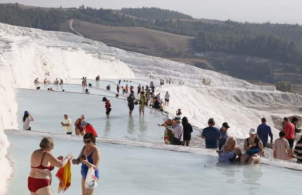 Bild Nr. 1 von Von Izmir aus: Pamukkale Tagesausflug mit Mittagessen Aktivität in Pamukkale, hochgeladen vom Anbieter