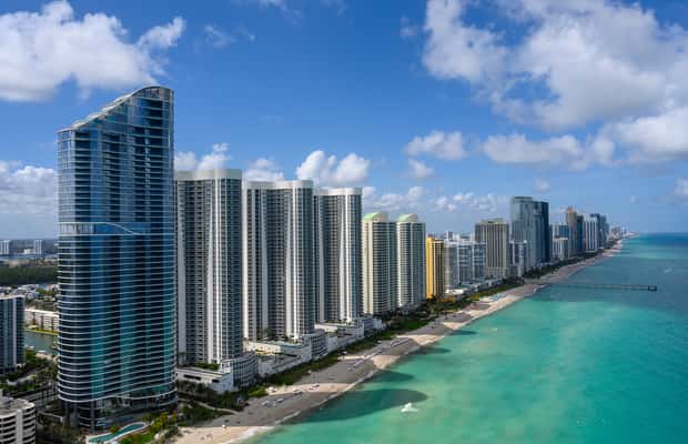 image n.1 of Helicopter: Lauderdale-Hard Rock Guitar-Miami Beach activity in Miami, uploaded by supplier