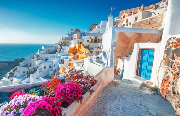 imagem n.1 de Excursão de 1 dia de barco: Vulcão de Santorini, Thirassia e pôr do sol em Oia atividade em Cíclades, carregada pelo fornecedor