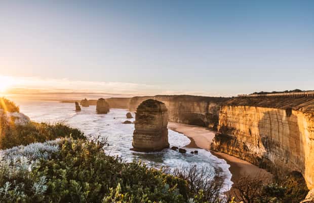 imagem n.1 de Melbourne: Great Ocean Road, 12 Apóstolos e excursão à floresta tropical atividade em Melbourne, carregada pelo fornecedor