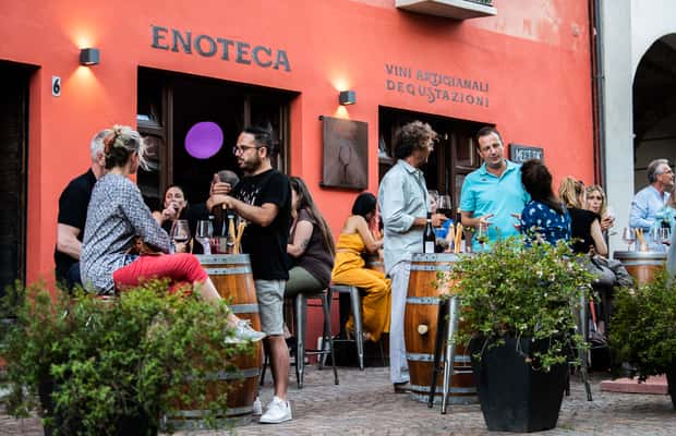 billede nr.1 af aktiviteten Neive: Barolo- og Barbaresco-vinsmagning med snacks i Neive, uploadet af udbyder