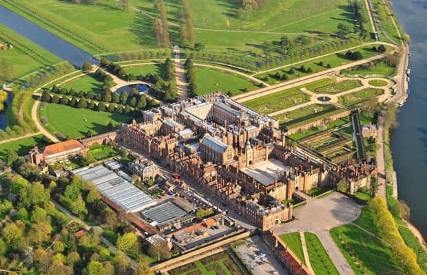 image n.1 of London: Royal Hampton Court Guided Tour with Afternoon Tea activity in London, uploaded by supplier