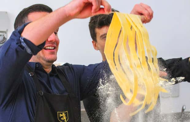 Immagine nº 1 di Corso di cucina sulla preparazione della pasta e degustazione di vini attività a San Gimignano, caricata dal fornitore