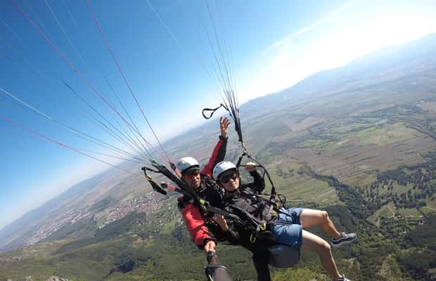 afbeelding n.1 van Sofia: Paragliding-avontuur met bezoek aan Koprivshtitsa activiteit in Hisarya, Bulgaria, geüpload door aanbieder