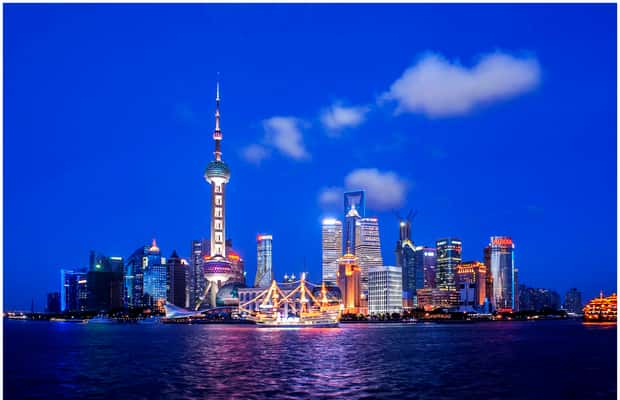 imagen n.º 1 de Shanghai: Excursión Nocturna en Crucero por el Río con Cena al Estilo Xinjiang actividad en Shanghái, subida por el proveedor