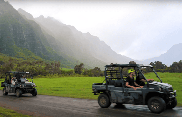 Immagine nº 1 di Kaneohe: tour guidato UTV del Kualoa Ranch attività a Kaneohe, caricata dal fornitore