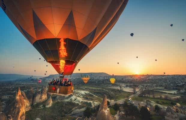 imagem n.1 de De Antalya: excursão de dois dias à Capadócia, hotel caverna e passeio de balão atividade em Tekeli, carregada pelo fornecedor