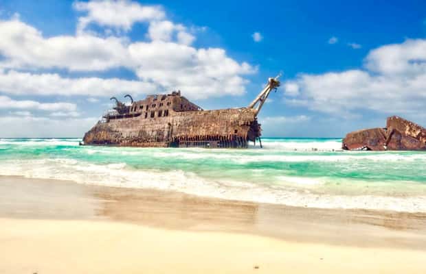 imagem n.1 de Boavista: Rabil, Naufrágio, City, Lanches e Bebidas - 4x4 Tour atividade em Ilha de Boa Vista, carregada pelo fornecedor
