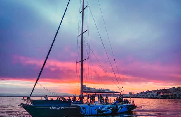 imagem n.1 de Seattle: Cruzeiro à vela ao pôr do sol atividade em Washington, carregada pelo fornecedor
