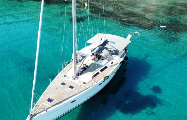 imagen n.º 1 de Skiathos: Crucero en velero de día completo con almuerzo actividad en Islas del Egeo, subida por el proveedor