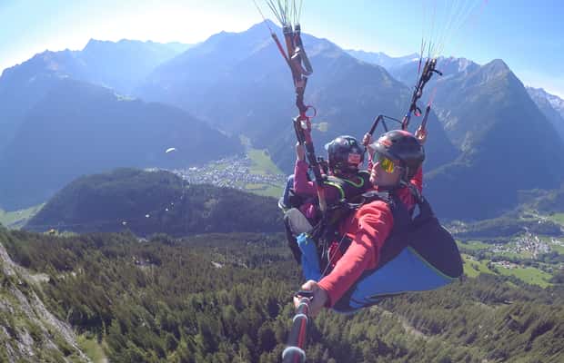 Bild Nr. 1 von Mayrhofen: Höhenflug über den Bergen von Mayrhofen Aktivität in Mayrhofen, hochgeladen vom Anbieter