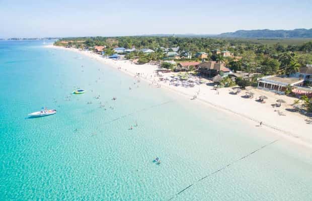 imagem n.1 de De Montego Bay/Falmouth: Cruzeiro de catamarã pela praia de Negril atividade em Negril, carregada pelo fornecedor