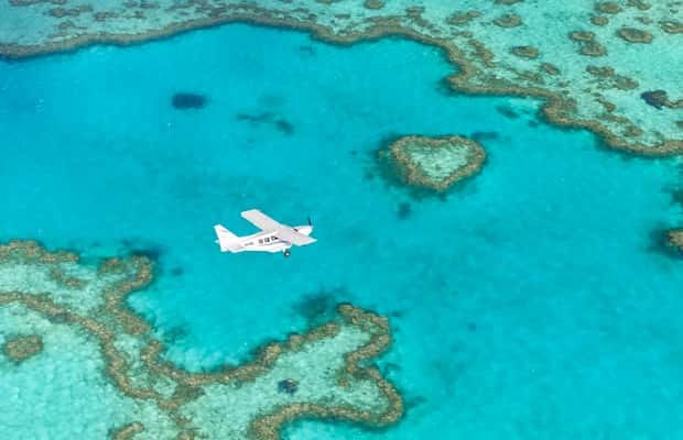 Image N°1 de Airlie Beach : Vol panoramique Whitsundays & Heart Reef activité à Queensland, publiée par le prestataire