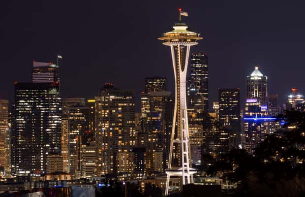 imagem n.1 de Seattle: Tour noturno panorâmico com Space Needle e Skywheel atividade em Seattle, carregada pelo fornecedor