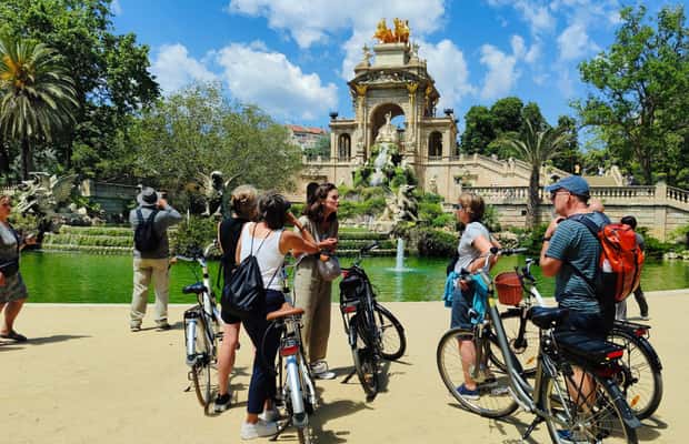 サプライヤーによってアップロードされた、バルセロナのバルセロナ：自転車またはeバイクツアー、主要観光スポットと現地の洞察の画像#1