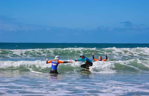 imagem n.1 de Torquay: Aula de surf de 2 horas na Great Ocean Road atividade em Torquay, Victoria, carregada pelo fornecedor