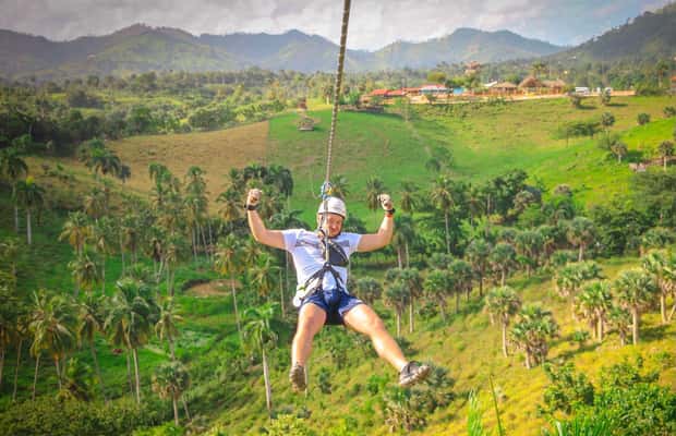 imagem n.1 de Punta Cana: Zipline, Buggy, Passeio a cavalo e Almoço atividade em Higüey, carregada pelo fornecedor