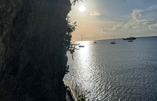 slika br. 1 iz kolekcije Bequia: Tradicionalna kuća na brdu i pješačka tura Belmontom aktivnosti u mjestu Port Elizabeth, prenio opskrbni partner