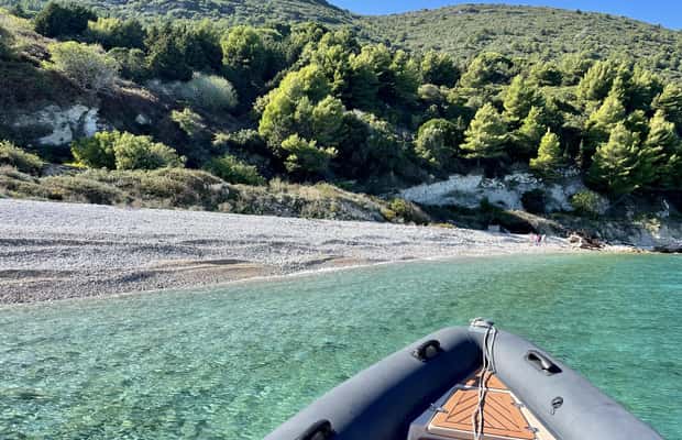 Bild Nr. 1 von Vlorë: Sazan Insel, Haxhi Ali Höhle und Karaburun Bootstour Aktivität in Kreis Vlora, hochgeladen vom Anbieter