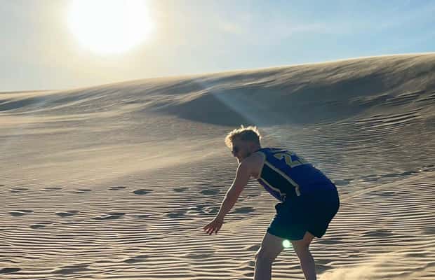 imagem n.1 de Santa Cruz: Sandboard em Lomas de Arena atividade em Santa Cruz, carregada pelo fornecedor