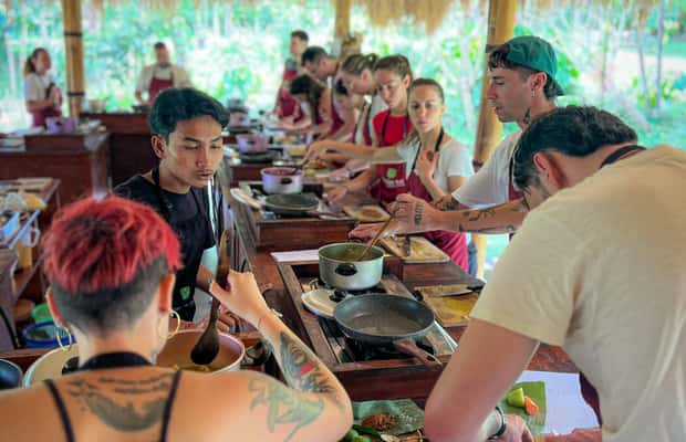 imatge núm.1 de l'activitat de Ubud: collita de granja orgànica, classe de cuina de Bali per Pemulan a Ubud, penjada pel proveïdor