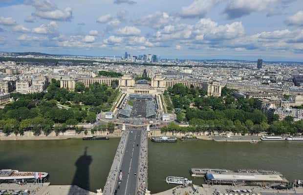 Image N°1 de Visite d'une jounée de Paris : Les lieux emblématiques et les sites photographiques étonnants activité à Paris, publiée par le prestataire