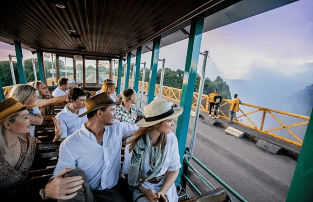 imagen n.º 1 de Cataratas Victoria: tranvía turístico actividad en Victoria Falls Town, subida por el proveedor