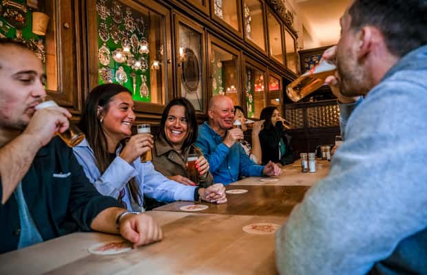 imagem n.1 de Colónia: Tour pelas cervejarias Kölsch com 3 cervejas incluídas atividade em Colônia, Alemanha, carregada pelo fornecedor