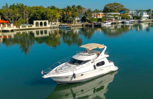 bild nr.1 av Miami Beach: 48 fot privat yachtuthyrning aktivitet i Miami, uppladdad av arrangören