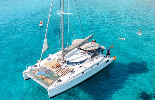 imagem n.1 de Agios Nikolaos: Catamarã Spinalonga e Kolokytha com refeição atividade em Ágios Nikolaos, carregada pelo fornecedor