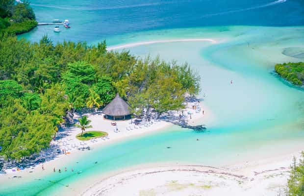 bild nr.1 av Mauritius: Katamarankryssning till Ile Aux Cerfs med BBQ-lunch aktivitet i Mauritius, uppladdad av arrangören