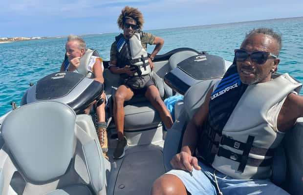 imagem n.1 de Cabo Verde: Visita a Baía de Santa Maria para observação de golfinhos atividade em Santa Maria, Cabo Verde, carregada pelo fornecedor