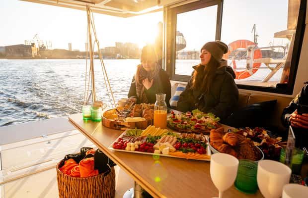 imagen n.º 1 de Gdansk/Sopot: Desayuno Crucero en Catamarán actividad en Suchy Dąb, subida por el proveedor